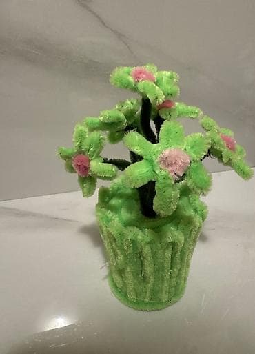 pesak za cvece: Korpice sa svecem od plisa.Rucni rad. Boje:roza,pastelna kajsija,neon — 4