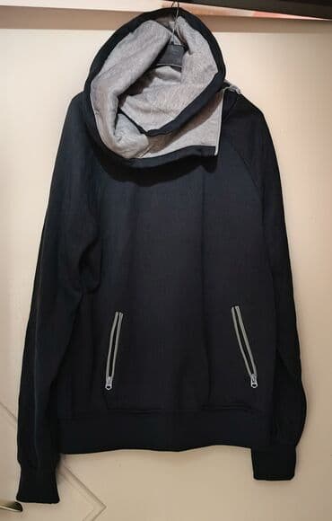 Crna dukserica sa visokim/šal-kragnom - Boja: crna spolja, svetlosiva