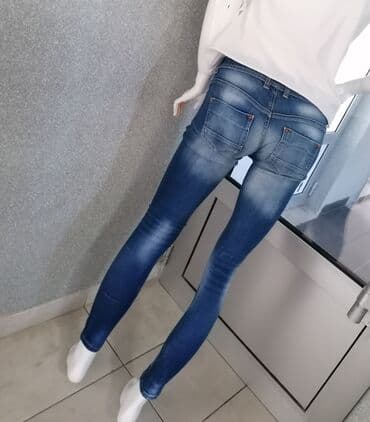 pantalone od vestacke koze: Super farmerice
Kao nove
Vel 26 — 2