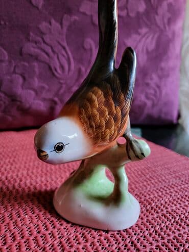 staklene flase cena: Figura nova iz 60ih madjarski porcelan bodrogkereszturi. Visina — 6