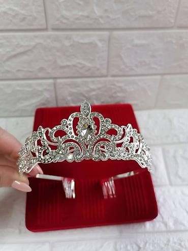 Handbags: Krune dostupno
Cena:2200 
💋 — 7