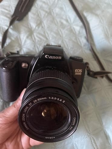 Canon EOS 3000 analogni SLR fotoaparat sa objektivom Canon Zoom Lens