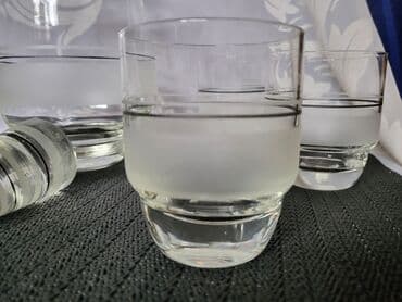 swarovski case za vino cena: Servis nov paracinsko staklo 70te za vino. Servis sve na njemu odsjaj — 10