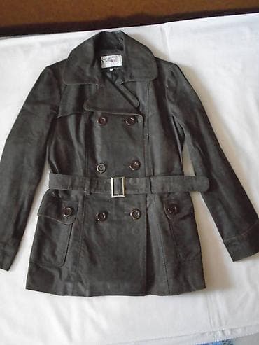 Braon kožna jakna od brušene kože naznačene veličine 40. Boja je kao