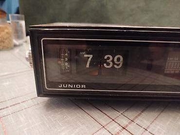 sanda satovi: Retro stari radio Junior flip budilnik.Radi,tj vata stanice. Za sat i — 3