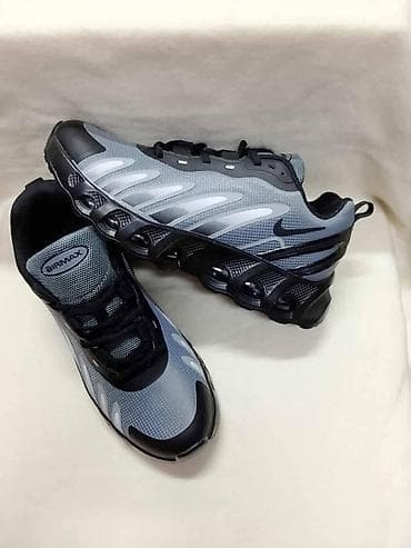 Donji delovi trenerke: Muske patike 
41-46
3500 dinara
mn — 5