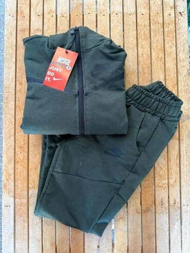 nike tech fleece trenerke komplet: Muška ili ženska trenerka, dostupna u maslinastozelenoj boji, pogodna — 1