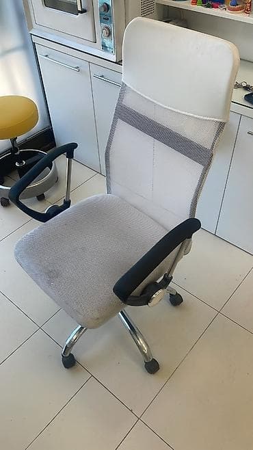 Ergonomska kancelarijska stolica sa mrežastim naslonom - Visoki