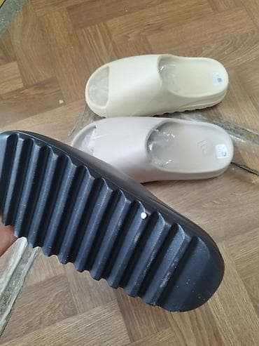 pixy sandale: Original Nike i Adidas jeezy slide u kutiji 3500 din. L — 2