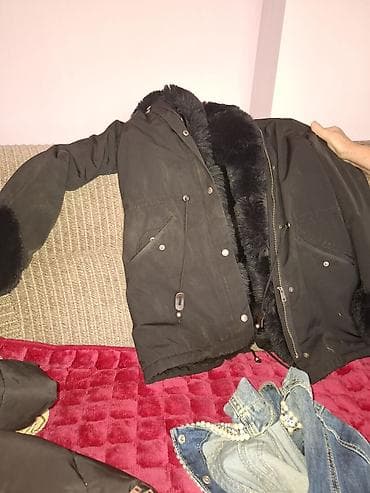 kaput do poda: Zimska ženska jakna, crna, sa toplom krznenom postavom. - Dužina do — 1