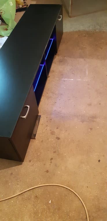 komode za spavaće sobe: TV komoda Fashion Black LED
Novo
Dimenzije 180x40x38 cm. LED svetlo — 2