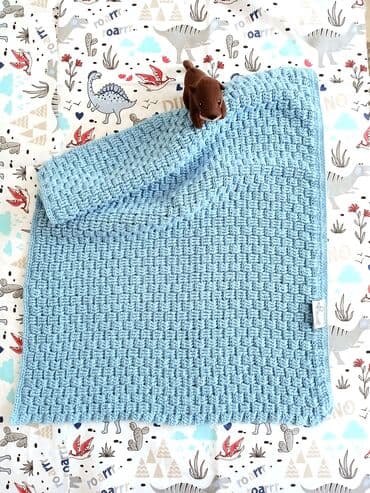 helanke sa trakama za stopala: Ćebence za bebe.
Dimenzija 53 x 43 cm.
Akril 100% — 1