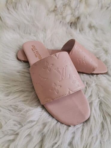 najk papuče: Papuce 1.700
Kompleti 2.900 — 12