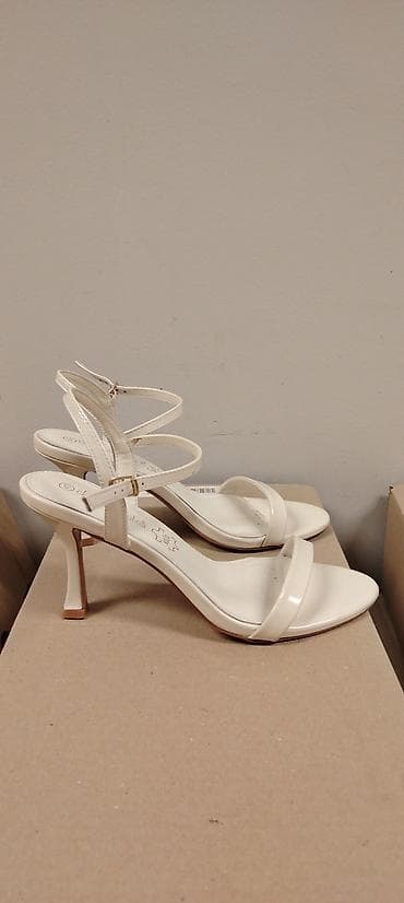 tamaris obuća novi sad: Prelepe bež sandale, lakovane, vel 40, gazište 26cm, štikla 7cm — 6