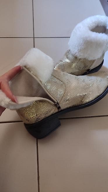 nis svecane haljine: - Topao, mekan veštački krzneni okovratnik i postava iznutra za — 5