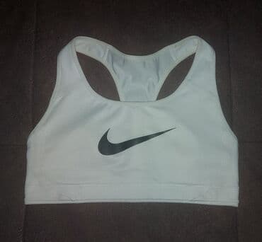 Nike sportski grudnjak – bela boja sa crnim Swoosh logotipom napred na lalafo.rs Nike sportski grudnjak – bela boja sa crnim Swoosh logotipom napred