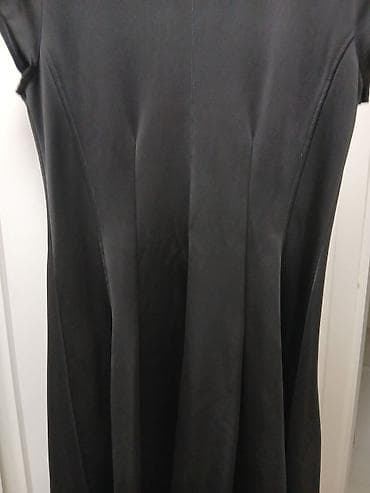 Pantalone, Farmerke, Šortsevi: Crna ženska haljina A‑kroja - Boja: crna - Kroj: blago strukiran — 1