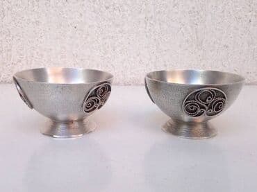 Ostali predmeti za umetnost i kolekcionarstvo: 2 Lux Posrebrene posude sa Filigranom za Začine 2 Luxuzne Posrebrene — 2