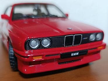 rc formula 1: Bburago maketa automobila – 1988 BMW 3 Series M3 (E30) - Skala: 1:24 — 2