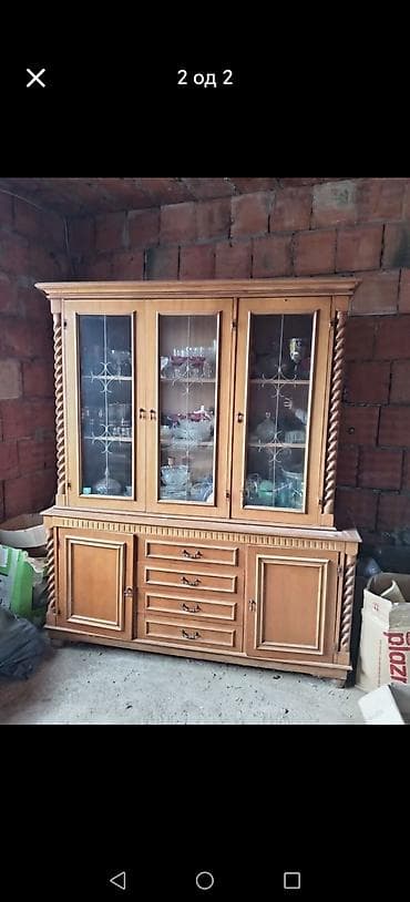 namestaj 1: Drvena vitrina/kredenca sa staklenim gornjim delom - Materijal: puno — 1