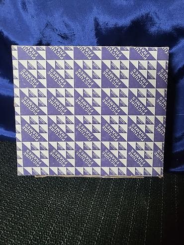 Prehrambeni proizvodi: Stakleni nov ram za sliku. Sve na ramu je odsjaj od svetla. Ram — 10