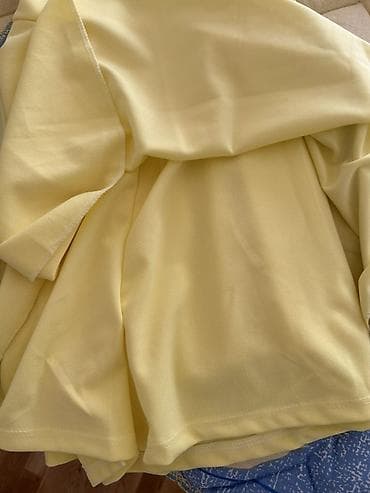 Haljine: Ženski žuti kombinezon sa kaišem - Model: šorc/suknja sa reverima i — 2