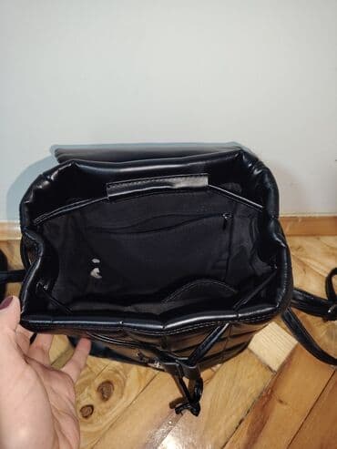 Kaiševi: Crni ženski ranac od eko kože sa prošivenim kockastim dezenom. Preklop — 3