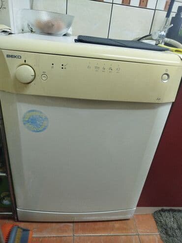 BEKO mašina za pranje sudova, model DFN 1504 - Samostojeća mašina