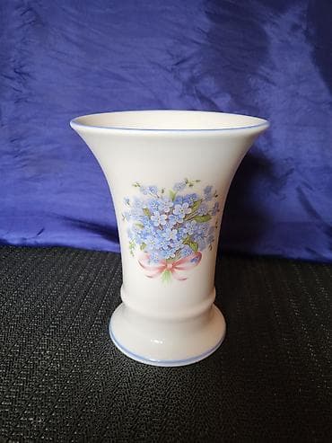 Vaza nova 1945g+ Schumann porcelan Bavaria. Nova,vaza sve na njoj