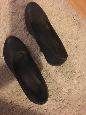 cipele 20: Crne cipele, nosene par puta u dobrom stanju, br.38 duzina gazista — 3