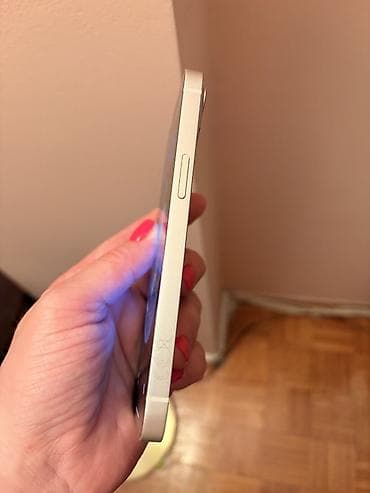 prodaja telefona polovnih: Apple iPhone 13 – bele boje - Ekran: 6.1" Super stanje telefona — 6