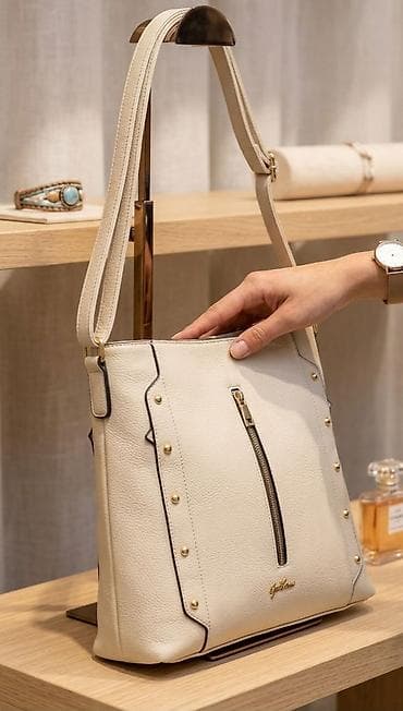 Elegantna ženska torba preko ramena – bež boje - Materijal