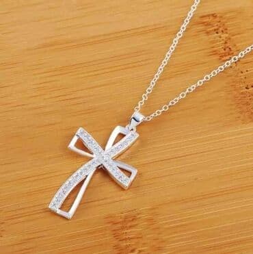 spavacice sa ogrtačem: Pendant necklace — 7