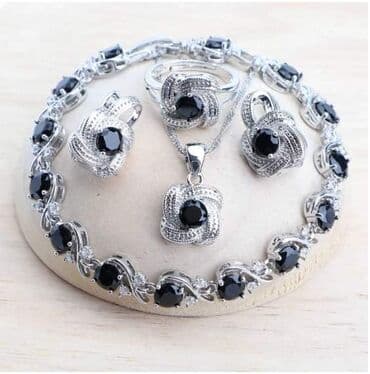 Cena:2100din
Set nakita