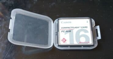 xd memorijska kartica: Kutijica za Compact flash karticu Imam 2 komada 100 din/kom prodaje — 1