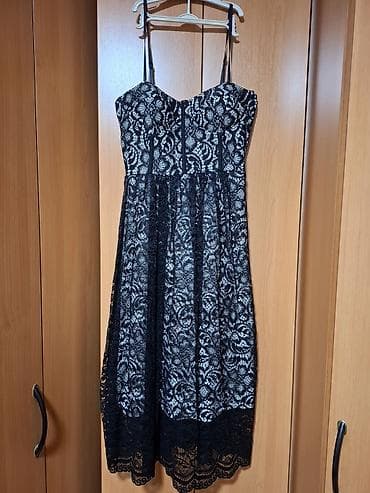 square haljine: Crna čipkana haljina na bretele - Elegantna midi dužina, A-kroja - — 1