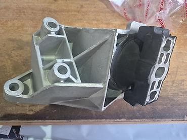 Nosač motora Reno Twingo 1 (gornji/desni) – aluminijumsko kućište sa