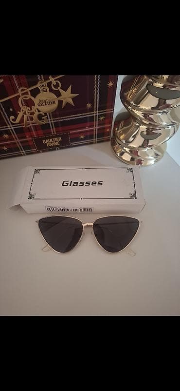 privesci za kljuceve: Naočare za sunce – 2 para 1) Versace pravougaoni model - Crni — 3