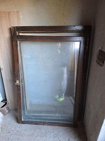 Home care products, Housewares: Drveni prozor sa roletnom - Prozor: drveni ram u tamnoj nijansi — 1