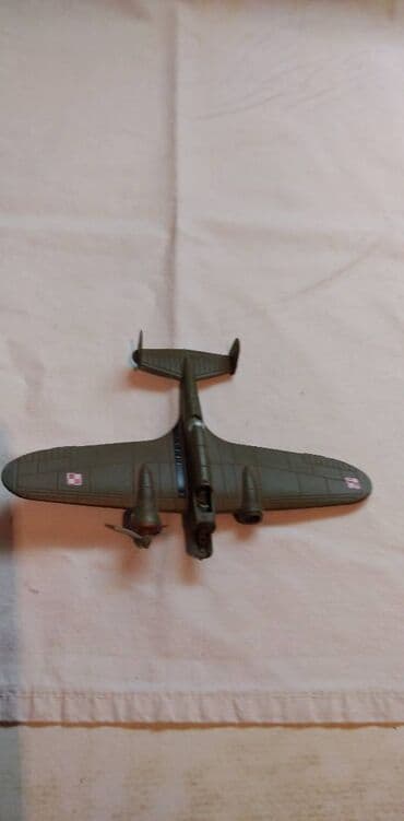 trotineti za devojčice: Amercom avion 1939 PZL P-37B Los`,Kina,fali gornji plasticni deo — 2