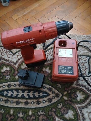 mehanizam za rotirajuce daske: Hilti bušilica/šrafilica model SB 10. Uz nju dolazi punjač i jedna — 2
