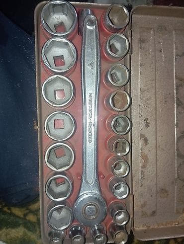 lr kosnice dimenzije: Komplet gedora nasadnih ključeva u metalnoj kutiji. Sadržaj: - Račna — 2