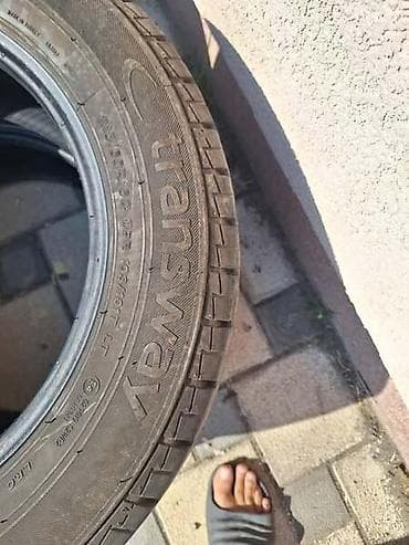 tečna guma: LASSA 215/60 R16 LETNJA | gume su kao nove — 2
