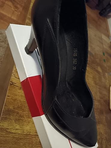 Elegantne ženske salonke – crne - Model: klasične salonke sa