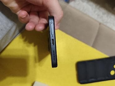 nokia polovni telefoni: Telefon – crna boja, ravan okvir, tasteri za jačinu zvuka i napajanje — 4