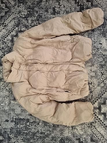 Sweatpants: Bež puf jakna sa kapuljačom - Topla, punjena puf jakna u bež/peščanoj — 1