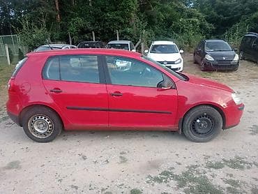 gumeni opanci cena: Volkswagen Golf V – hečbek, 5 vrata, crvena boja. Motor TDI dizel — 6