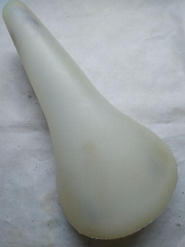 sedište za bicikl: Bicikl sediste plasticno=tvrdo,bez puza(klabne)ocuvano — 3