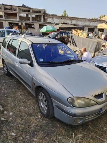sigurnosni pojasevi za auto cena: U Nišu prodajem delove za Reno Megan 1,6. 16v.2002 godište.Leva,desna — 1