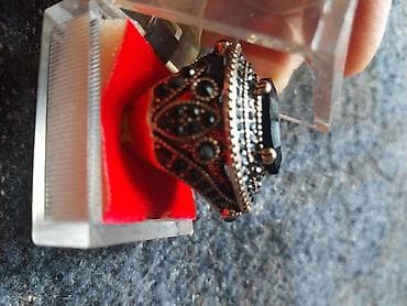 Venčanice i aksesoari: Veliki uniseks prsten sa crnim kamenom i bogatom ornamentikom. - — 3